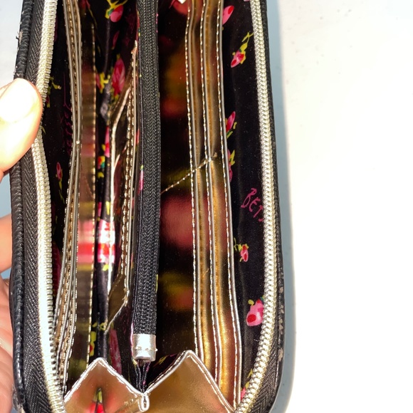 NWT Vintage Betsey Johnson Quilted Tassel Zip Around Wallet Black - Picture 5 of 5